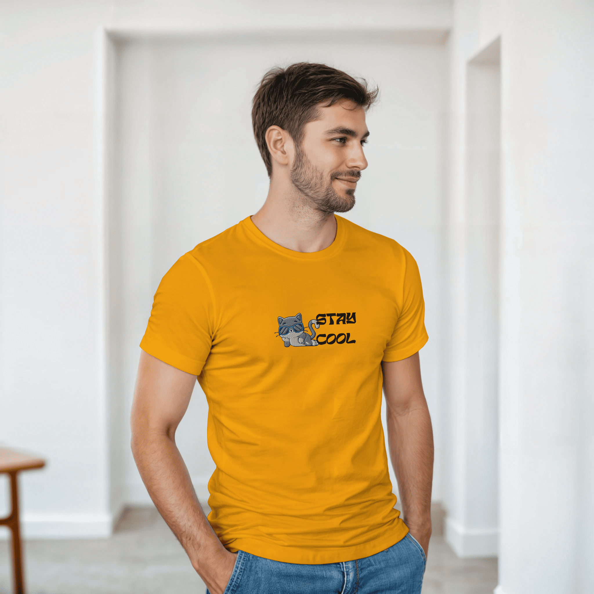Camiseta bordada unisex – Gato con gafas | Gildan 5000 - Imagen 11