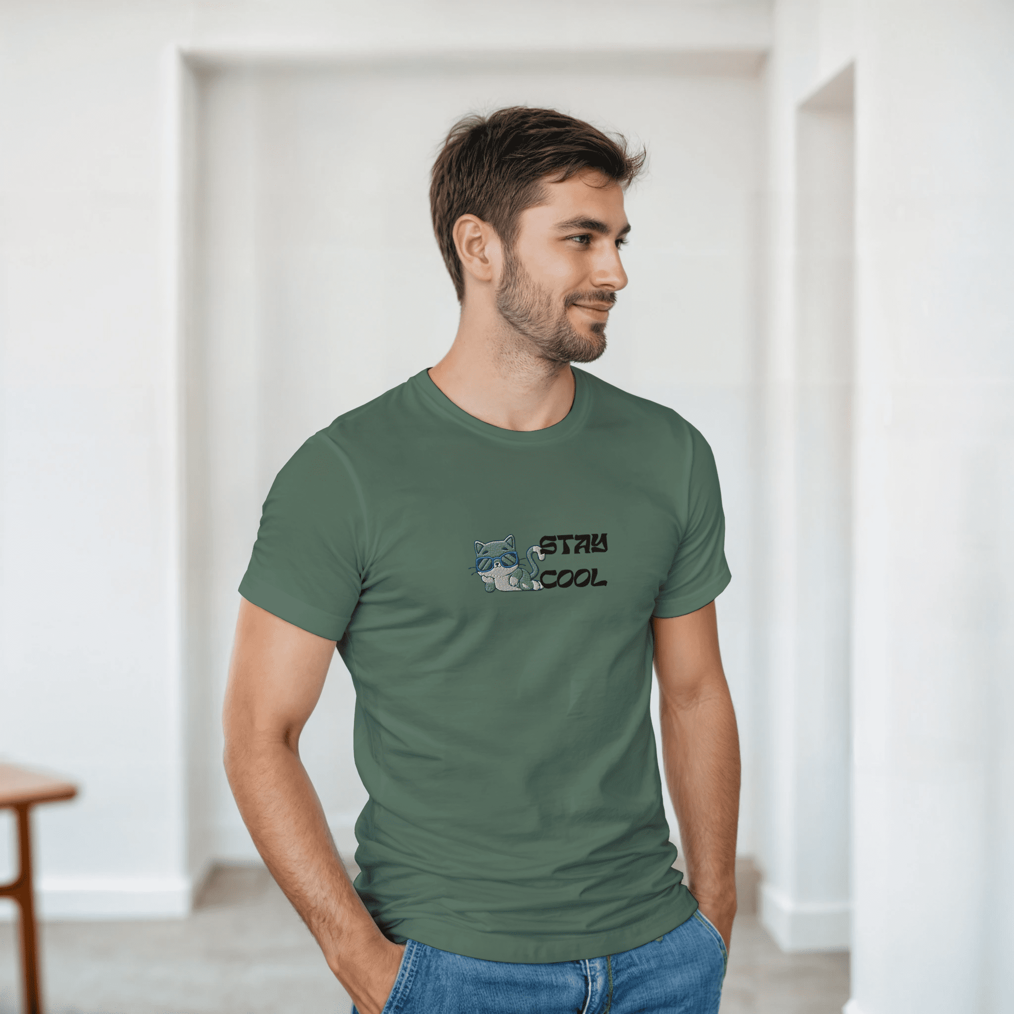Camiseta bordada unisex – Gato con gafas | Gildan 5000 - Imagen 9