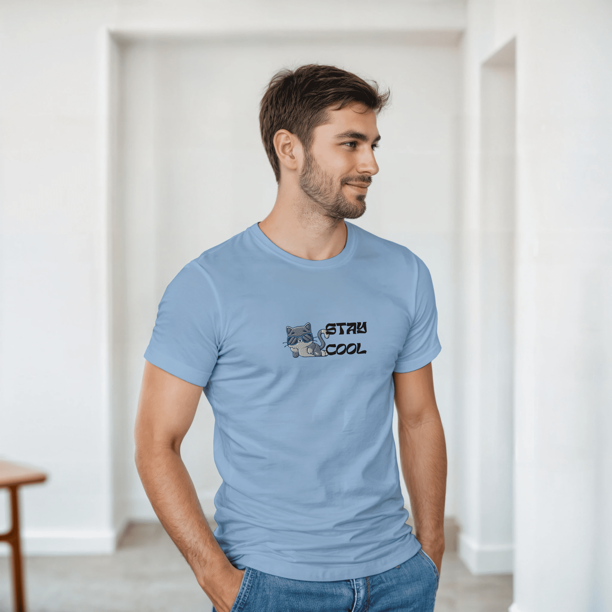 Camiseta bordada unisex – Gato con gafas | Gildan 5000 - Imagen 7
