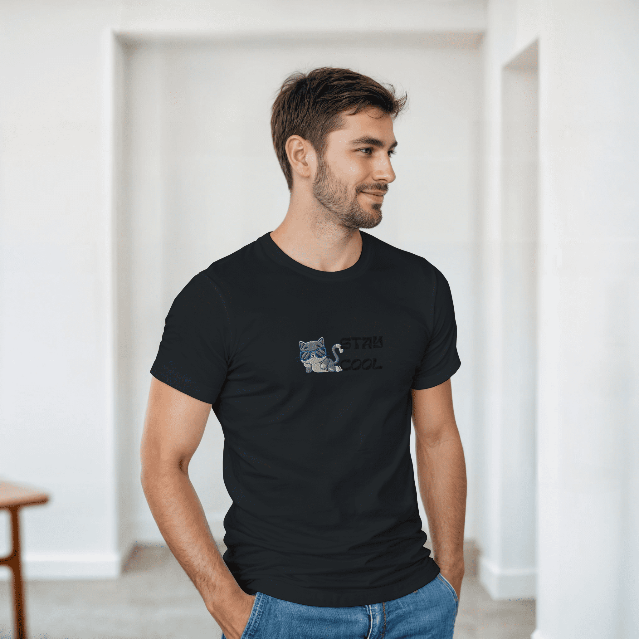 Camiseta bordada unisex – Gato con gafas | Gildan 5000 - Imagen 8