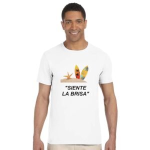 "Camiseta unisex 'Siente la Brisa' estilo veraniego | Gildan 64000"
